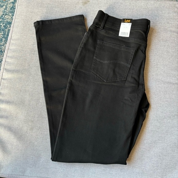 Lee Women's Ultra Lux Comfort with Flex Motion Straight Leg Jean - Picture 1 of 6